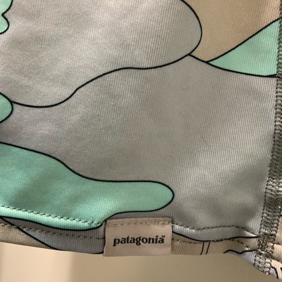 Patagonia Mint and Beige Patterned Tea Shirt - Picture 2 of 3